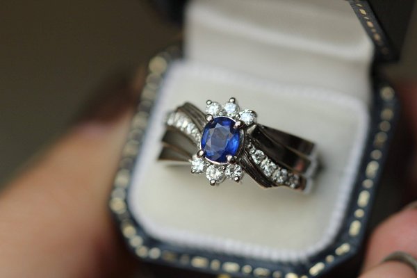 Où trouver une bague pour offrir à une femme ?